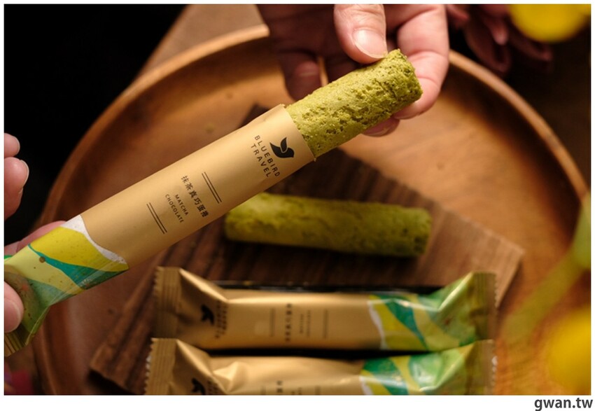 蛋捲內餡超飽滿，禮盒也很有質感，年節最常收到的伴手禮就是它！