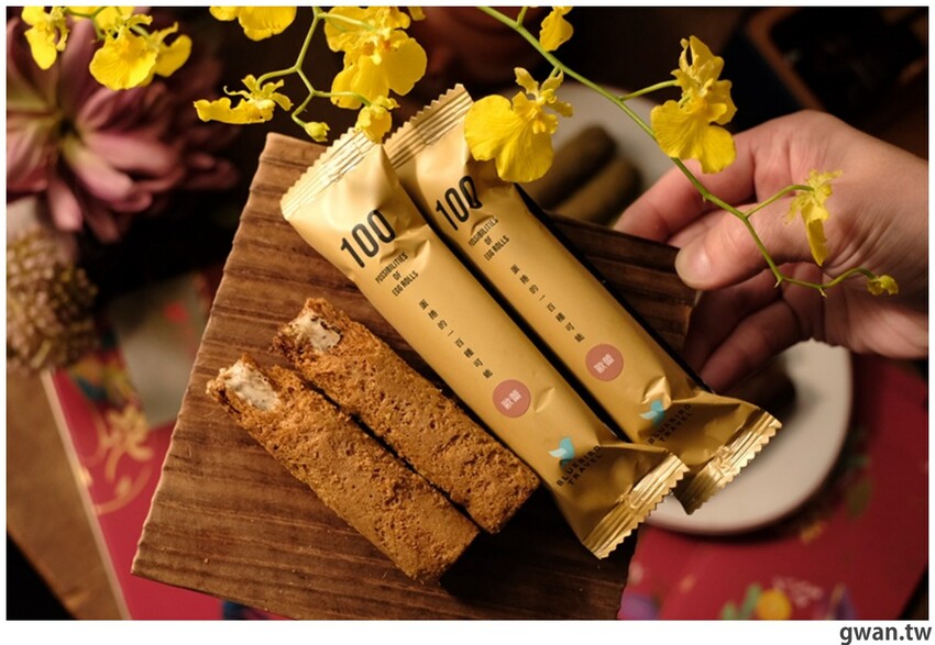 蛋捲內餡超飽滿，禮盒也很有質感，年節最常收到的伴手禮就是它！