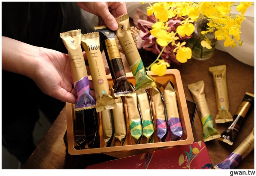 蛋捲內餡超飽滿，禮盒也很有質感，年節最常收到的伴手禮就是它！