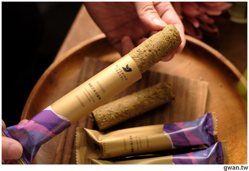 蛋捲內餡超飽滿，禮盒也很有質感，年節最常收到的伴手禮就是它！