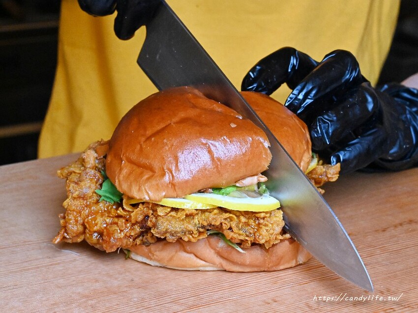 週末炸雞俱樂部｜北部人氣俱樂部進軍台中，凌晨也吃得到漢堡、炸雞、拉麵