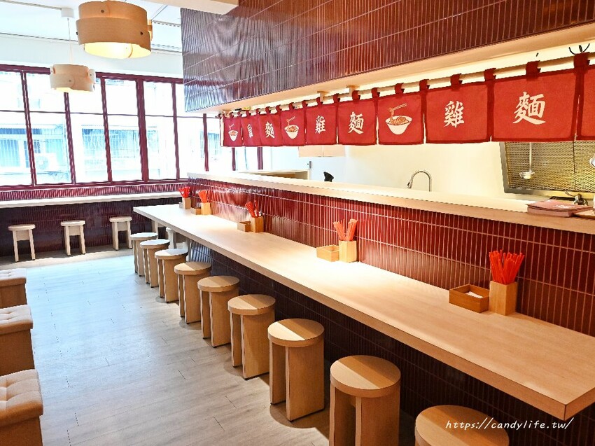 週末炸雞俱樂部｜北部人氣俱樂部進軍台中，凌晨也吃得到漢堡、炸雞、拉麵