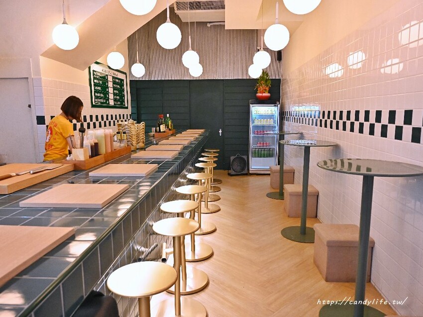 週末炸雞俱樂部｜北部人氣俱樂部進軍台中，凌晨也吃得到漢堡、炸雞、拉麵