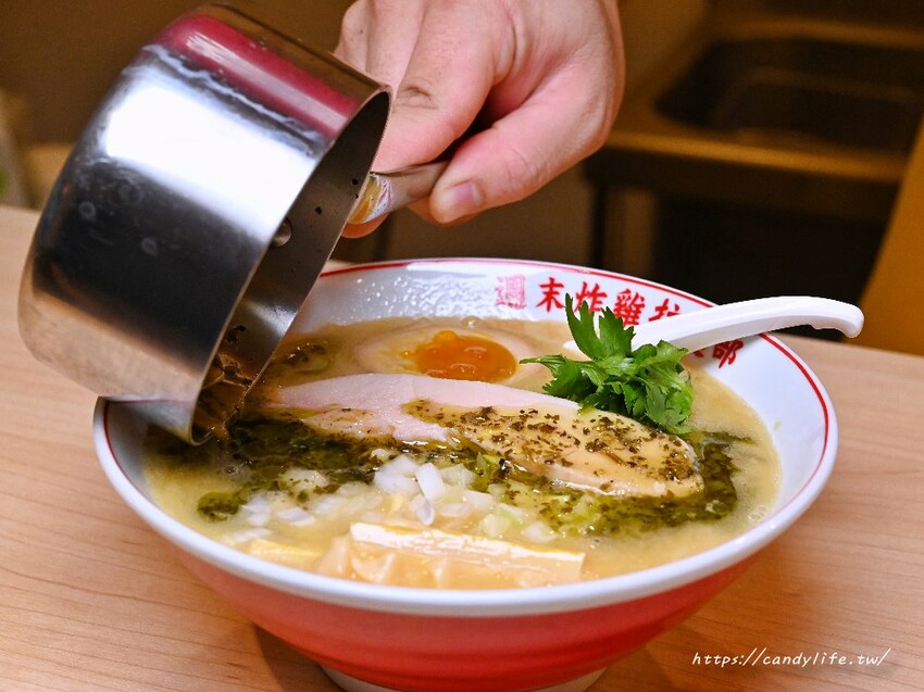 週末炸雞俱樂部｜北部人氣俱樂部進軍台中，凌晨也吃得到漢堡、炸雞、拉麵