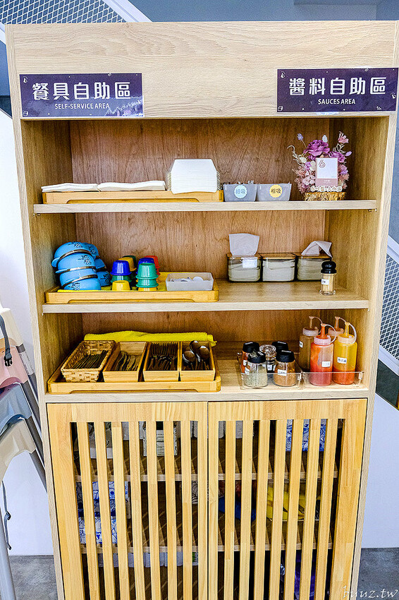 日式飯糰、小漢堡拼盤、桑葚厚片繽紛亮眼，6吋盤人氣早午餐首間二代店，韓系網美風裝潢！