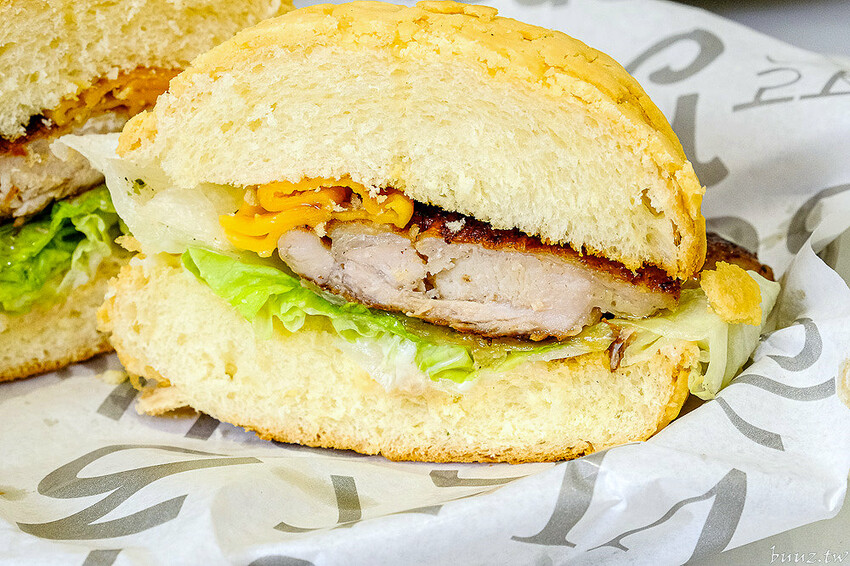 日式飯糰、小漢堡拼盤、桑葚厚片繽紛亮眼，6吋盤人氣早午餐首間二代店，韓系網美風裝潢！