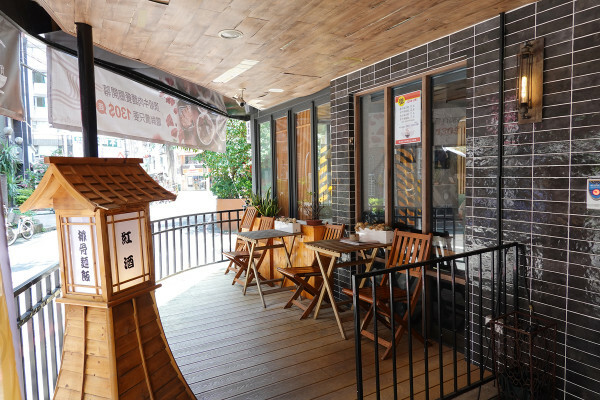 有優雅用餐環境與紅酒啤酒搭配的中和精緻牛肉麵餐廳-永安站寶聖瑞牛肉麵休閒餐廳,中和必吃牛肉麵餐廳