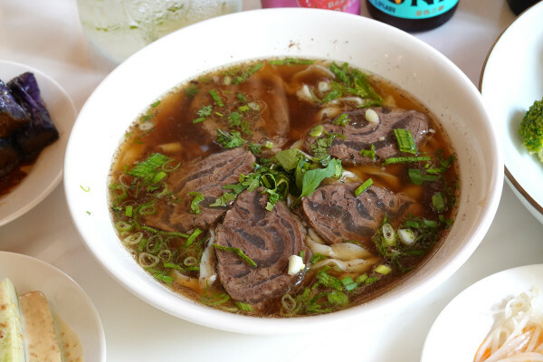 有優雅用餐環境與紅酒啤酒搭配的中和精緻牛肉麵餐廳-永安站寶聖瑞牛肉麵休閒餐廳,中和必吃牛肉麵餐廳