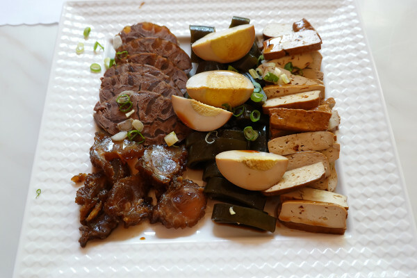 有優雅用餐環境與紅酒啤酒搭配的中和精緻牛肉麵餐廳-永安站寶聖瑞牛肉麵休閒餐廳,中和必吃牛肉麵餐廳