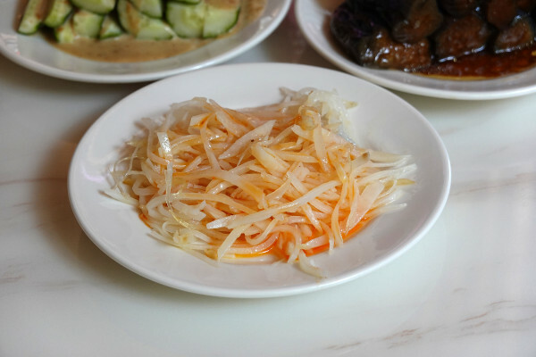 有優雅用餐環境與紅酒啤酒搭配的中和精緻牛肉麵餐廳-永安站寶聖瑞牛肉麵休閒餐廳,中和必吃牛肉麵餐廳