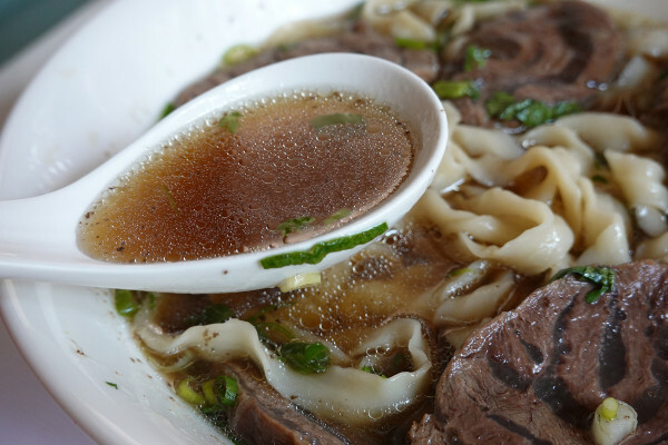 有優雅用餐環境與紅酒啤酒搭配的中和精緻牛肉麵餐廳-永安站寶聖瑞牛肉麵休閒餐廳,中和必吃牛肉麵餐廳