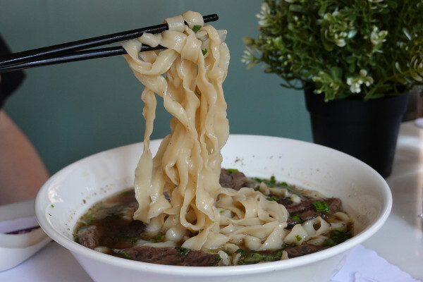 有優雅用餐環境與紅酒啤酒搭配的中和精緻牛肉麵餐廳-永安站寶聖瑞牛肉麵休閒餐廳,中和必吃牛肉麵餐廳