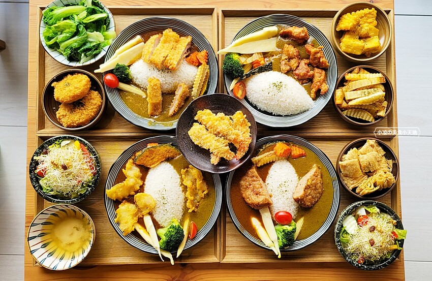 咖哩控注意！！只要百元就能吃到手作濃郁炸物咖哩系列，還有點心、小菜任你搭，就在靠山咖哩！！