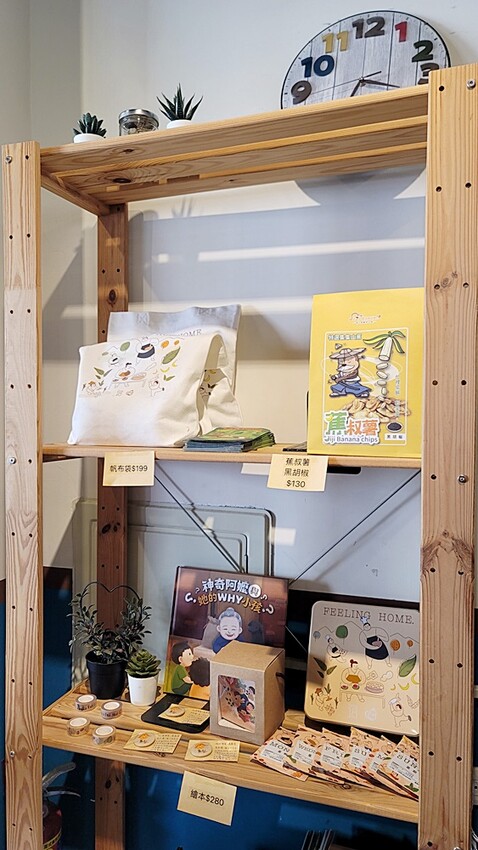 咖哩控注意！！只要百元就能吃到手作濃郁炸物咖哩系列，還有點心、小菜任你搭，就在靠山咖哩！！