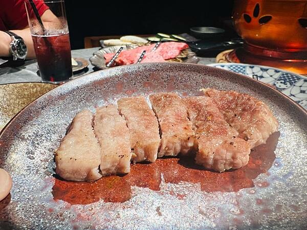 東區青杉燒肉Asougi Yakiniku。專人代烤。新鮮海