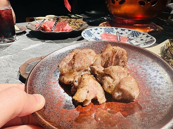 東區青杉燒肉Asougi Yakiniku。專人代烤。新鮮海