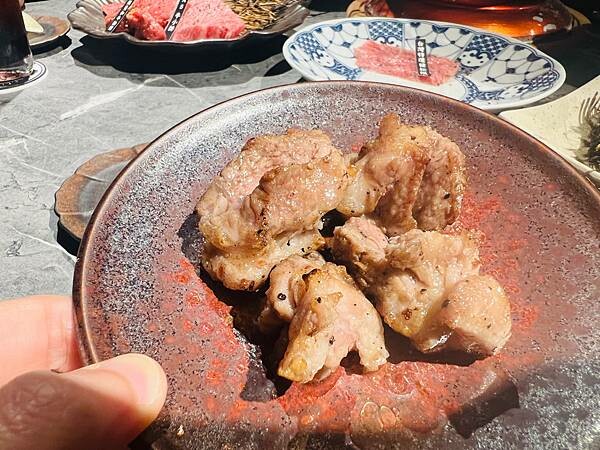 東區青杉燒肉Asougi Yakiniku。專人代烤。新鮮海