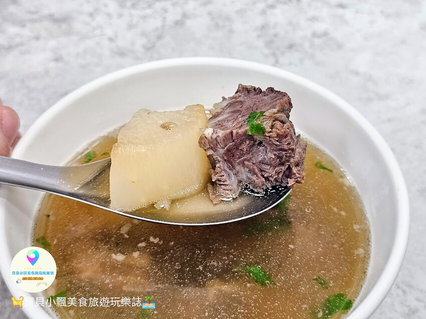 文章牛肉湯台南推薦！溫體牛肉料理豐富選擇深夜美食首選。