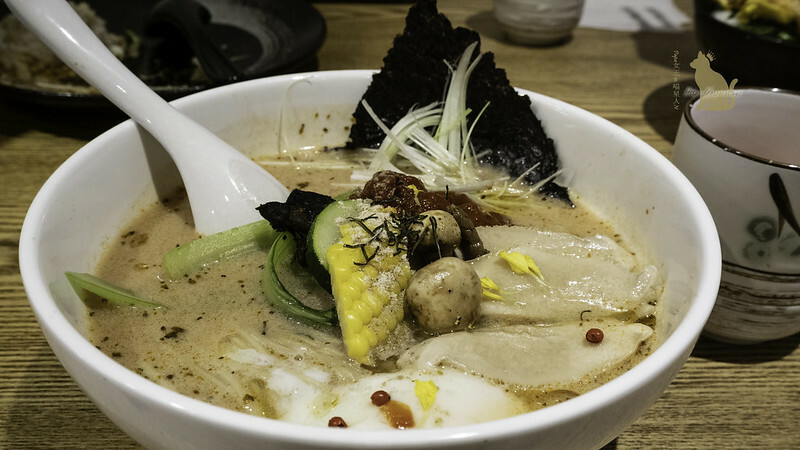 台中蔬食｜光寓蔬食ひかり-蔬食拉麵/碎金飯!