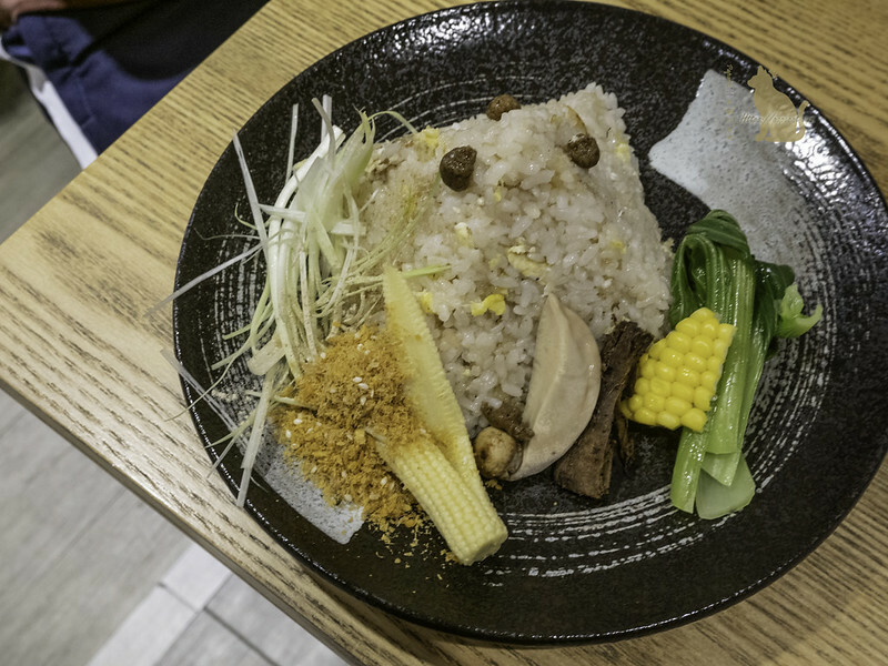 台中蔬食｜光寓蔬食ひかり-蔬食拉麵/碎金飯!