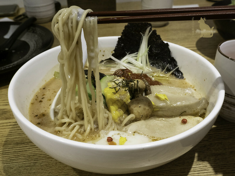 台中蔬食｜光寓蔬食ひかり-蔬食拉麵/碎金飯!