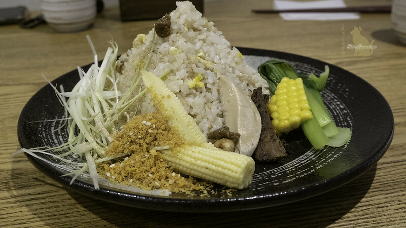 台中蔬食｜光寓蔬食ひかり-蔬食拉麵/碎金飯!