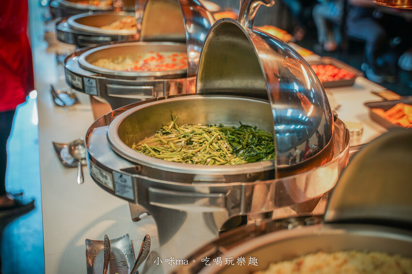 桃園市桃園區【桃園吃到飽】 饗厚牛排-桃園店｜399元彭湃自助吧吃到飽，加49元多一客牛排，不收服務費