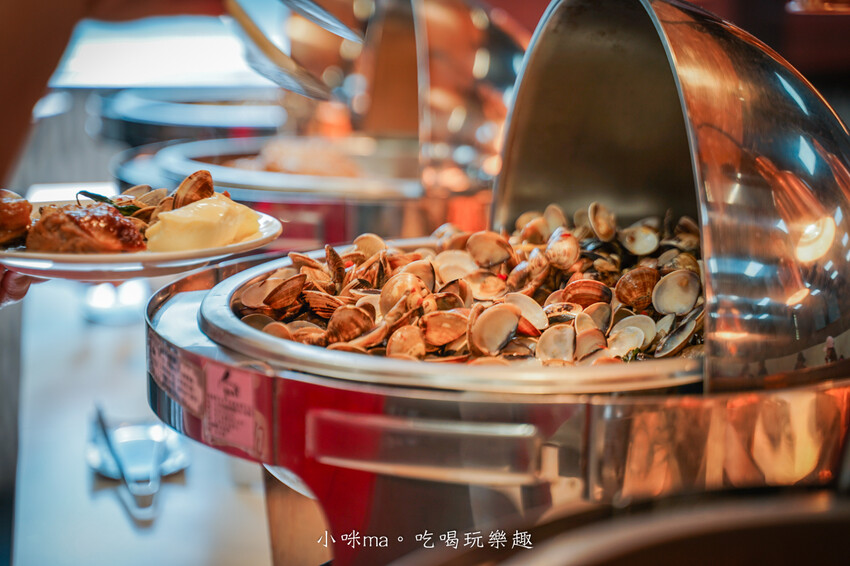 桃園市桃園區【桃園吃到飽】 饗厚牛排-桃園店｜399元彭湃自助吧吃到飽，加49元多一客牛排，不收服務費