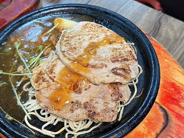 桃園市桃園區[桃園美食] 饗厚牛排-桃園店 $399自助吧吃到飽 加購牛排+$49起！#桃園吃到飽 @蛋寶趴趴go