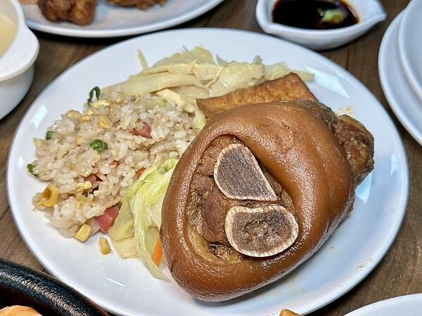 桃園市桃園區[桃園美食] 饗厚牛排-桃園店 $399自助吧吃到飽 加購牛排+$49起！#桃園吃到飽 @蛋寶趴趴go