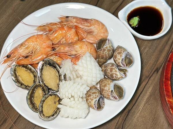 桃園市桃園區[桃園美食] 饗厚牛排-桃園店 $399自助吧吃到飽 加購牛排+$49起！#桃園吃到飽 @蛋寶趴趴go