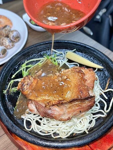 桃園市桃園區[桃園美食] 饗厚牛排-桃園店 $399自助吧吃到飽 加購牛排+$49起！#桃園吃到飽 @蛋寶趴趴go