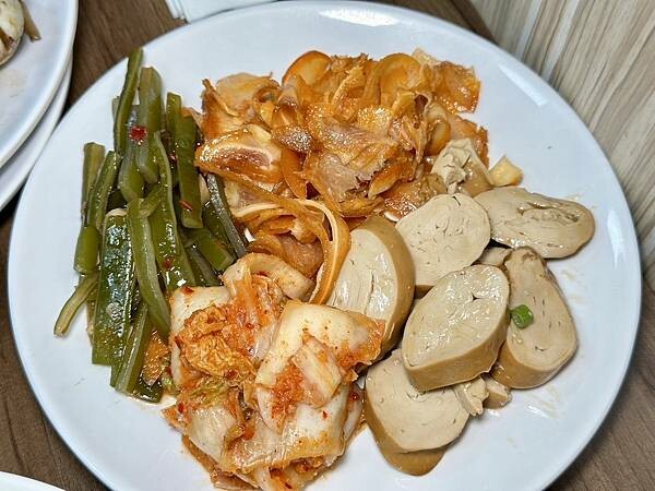 桃園市桃園區[桃園美食] 饗厚牛排-桃園店 $399自助吧吃到飽 加購牛排+$49起！#桃園吃到飽 @蛋寶趴趴go