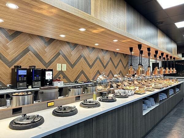 桃園市桃園區[桃園美食] 饗厚牛排-桃園店 $399自助吧吃到飽 加購牛排+$49起！#桃園吃到飽 @蛋寶趴趴go