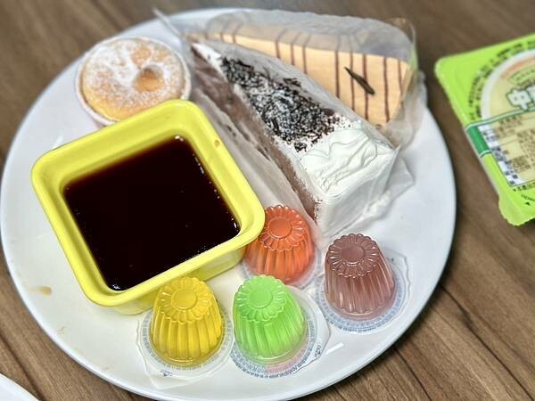 桃園市桃園區[桃園美食] 饗厚牛排-桃園店 $399自助吧吃到飽 加購牛排+$49起！#桃園吃到飽 @蛋寶趴趴go