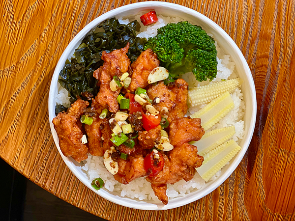 【台北信義區美食】炸鷄大獅-台北醫大店 x 大獅蓋飯真的讚,