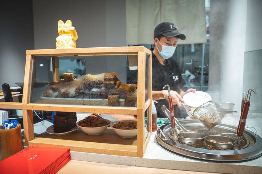 手川屋 麵專製 SHOU CHUAN WU｜台北中山捷運站旁的四川風味麻辣牛肉麵專賣店，新開幕的優秀麵店網路評價4.9