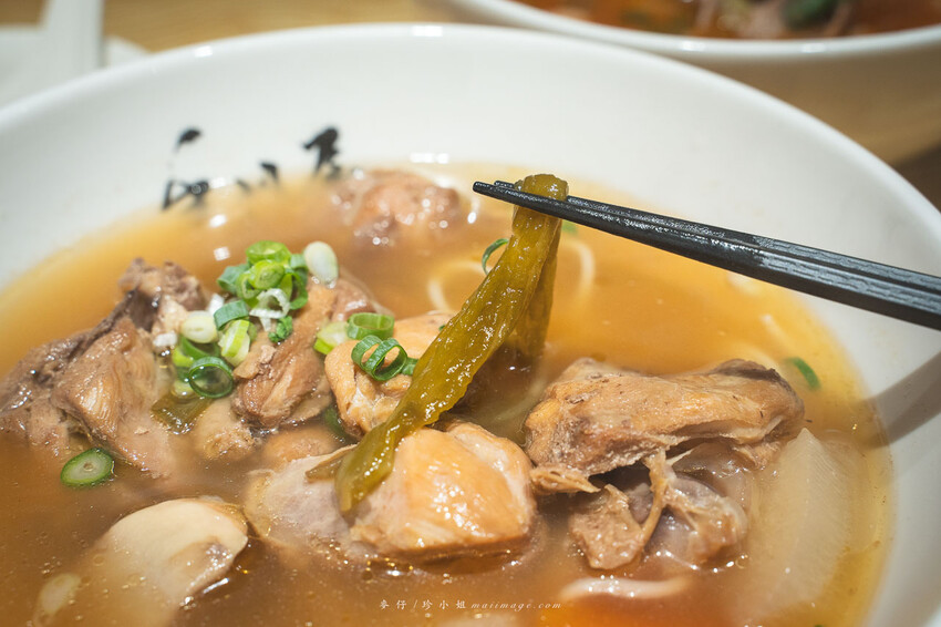 手川屋 麵專製 SHOU CHUAN WU｜台北中山捷運站旁的四川風味麻辣牛肉麵專賣店，新開幕的優秀麵店網路評價4.9