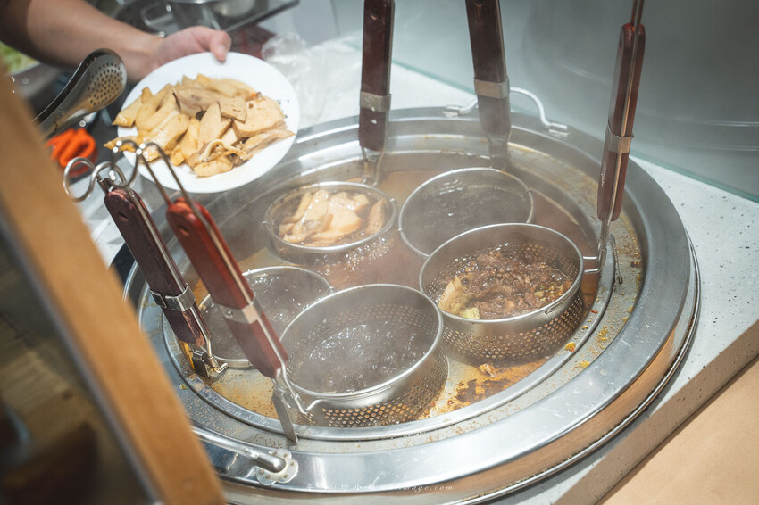 手川屋 麵專製 SHOU CHUAN WU｜台北中山捷運站旁的四川風味麻辣牛肉麵專賣店，新開幕的優秀麵店網路評價4.9