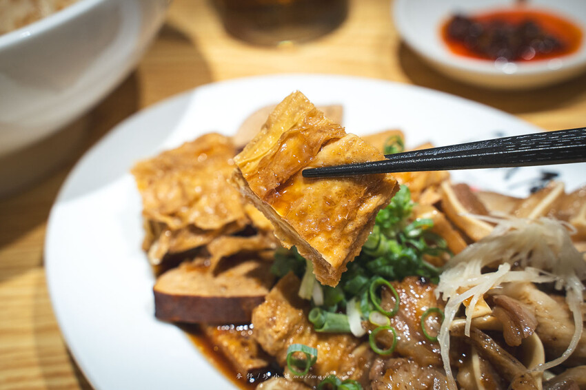 手川屋 麵專製 SHOU CHUAN WU｜台北中山捷運站旁的四川風味麻辣牛肉麵專賣店，新開幕的優秀麵店網路評價4.9