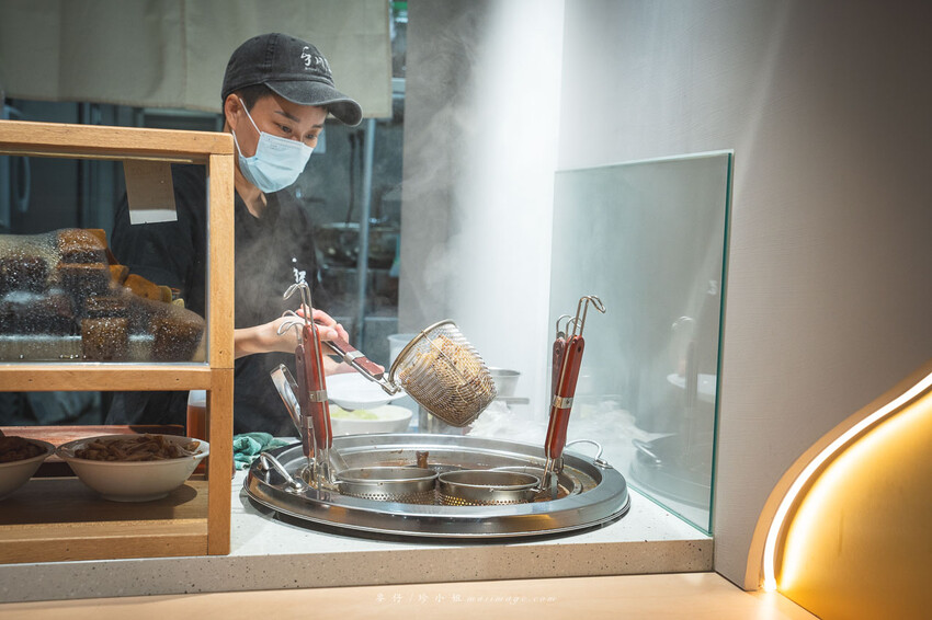 手川屋 麵專製 SHOU CHUAN WU｜台北中山捷運站旁的四川風味麻辣牛肉麵專賣店，新開幕的優秀麵店網路評價4.9