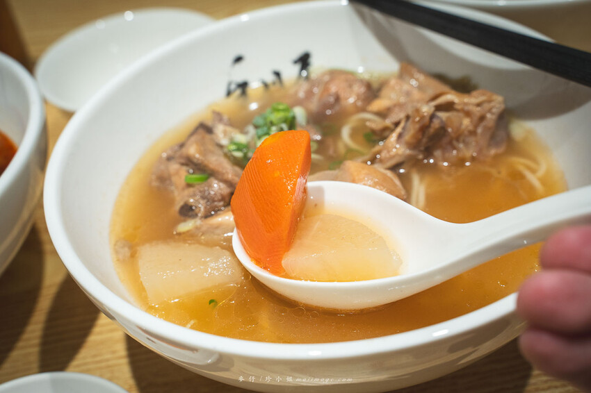 手川屋 麵專製 SHOU CHUAN WU｜台北中山捷運站旁的四川風味麻辣牛肉麵專賣店，新開幕的優秀麵店網路評價4.9