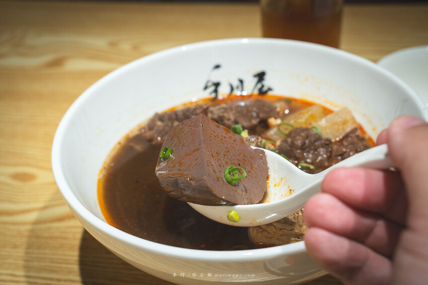 手川屋 麵專製 SHOU CHUAN WU｜台北中山捷運站旁的四川風味麻辣牛肉麵專賣店，新開幕的優秀麵店網路評價4.9