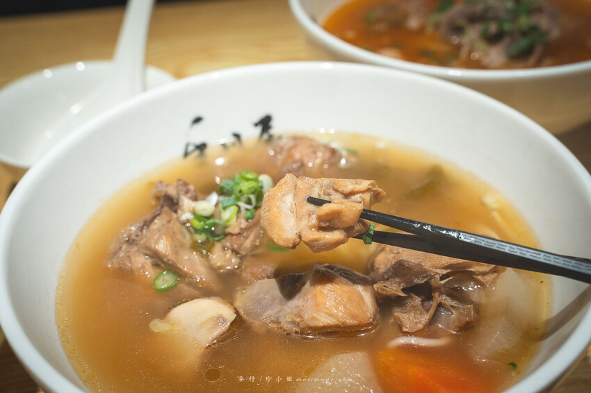 手川屋 麵專製 SHOU CHUAN WU｜台北中山捷運站旁的四川風味麻辣牛肉麵專賣店，新開幕的優秀麵店網路評價4.9