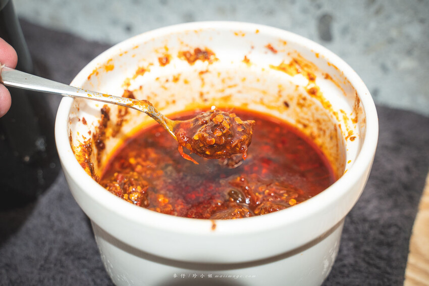 手川屋 麵專製 SHOU CHUAN WU｜台北中山捷運站旁的四川風味麻辣牛肉麵專賣店，新開幕的優秀麵店網路評價4.9