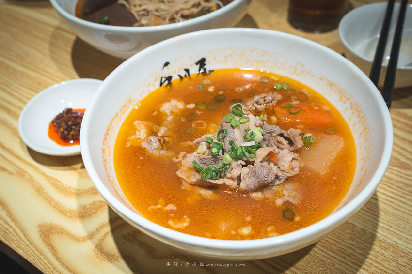 手川屋 麵專製 SHOU CHUAN WU｜台北中山捷運站旁的四川風味麻辣牛肉麵專賣店，新開幕的優秀麵店網路評價4.9
