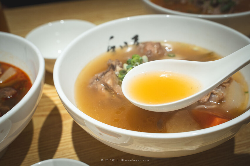 手川屋 麵專製 SHOU CHUAN WU｜台北中山捷運站旁的四川風味麻辣牛肉麵專賣店，新開幕的優秀麵店網路評價4.9