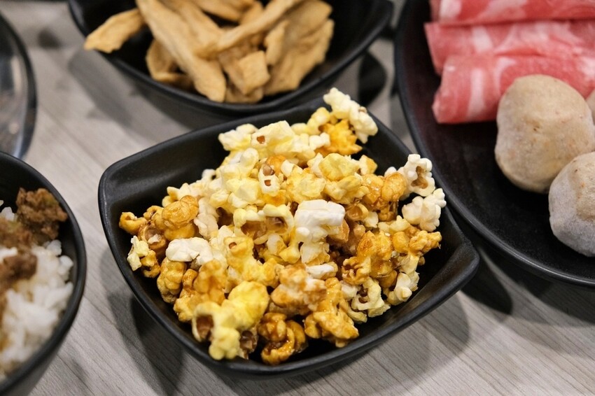 台南火鍋【九鼎鍋開元店】24小時營業平價火鍋,30種風味湯底 台南火鍋【九鼎鍋開元店】24小時營業平價火鍋,30種風味湯底