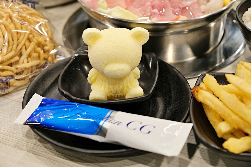 台南火鍋【九鼎鍋開元店】24小時營業平價火鍋,30種風味湯底 台南火鍋【九鼎鍋開元店】24小時營業平價火鍋,30種風味湯底