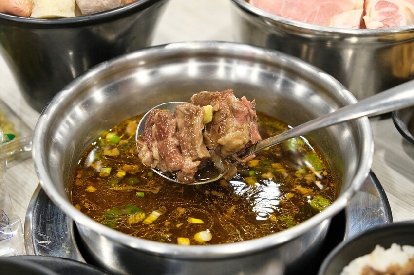 台南火鍋【九鼎鍋開元店】24小時營業平價火鍋,30種風味湯底 台南火鍋【九鼎鍋開元店】24小時營業平價火鍋,30種風味湯底